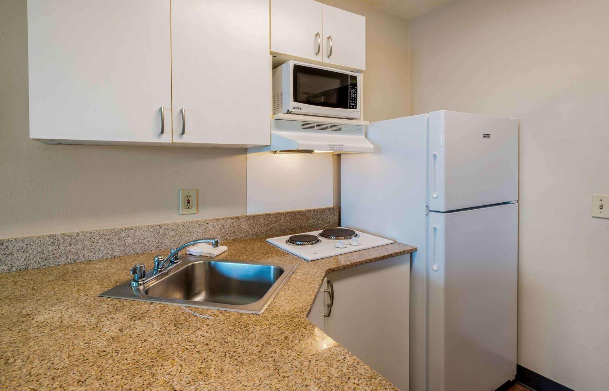 Extended Stay America Suites - Elizabeth - Newark Airport Экстерьер фото